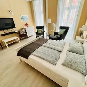 Academy - Elegant Place Next To The Parliament Budapeşte