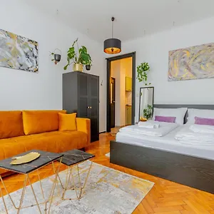  Apartman @ Jászai Mari Square