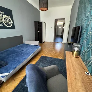  Apartman Tarsashazi Lakas Budapesten Koezel Mindenhez